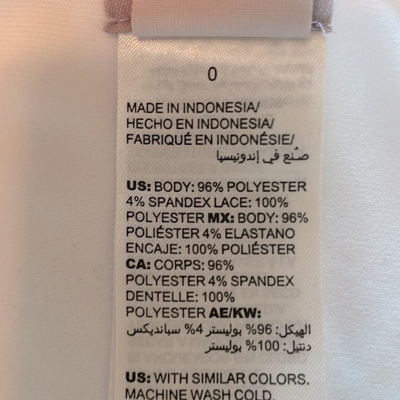 Chico’s Swirled Lace Flutter-Sleeve Top Size 4 - Picture 7 of 10